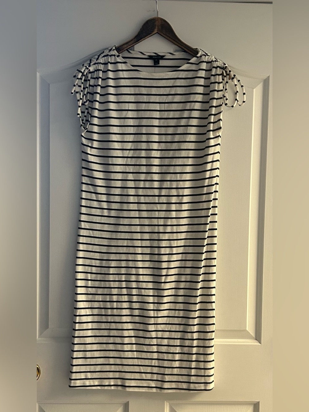 RW & CO. Crew-Neck Straight Dress With Drawcords At Shoulder size small